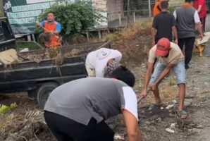 Jumat Bersih, Aparatur PA Kisaran Gotong Royong Ciptakan Lingkungan Kerja yang Asri